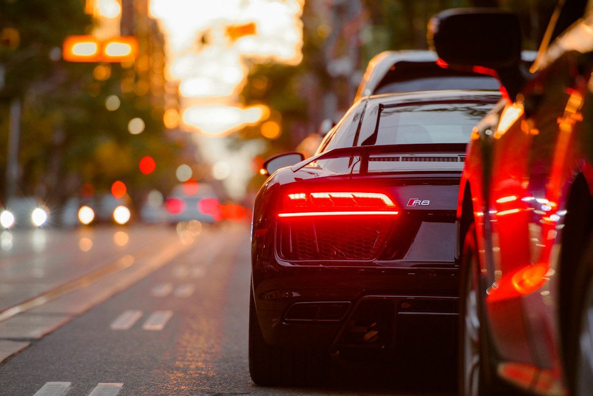 Automóvil preparado para salir a carretera